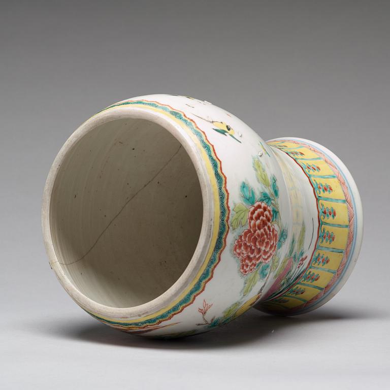 A famille rose vase, Qing dynasty, 18th Century.