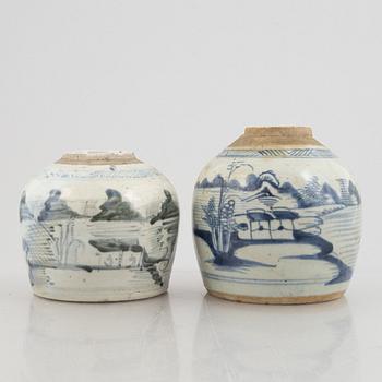 Two Chinese blue and white jars, late Qing dynasty, 19th century.
