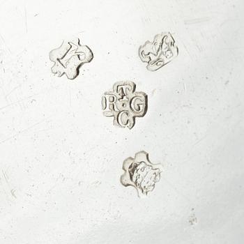 Richard Gurney & Co, dryckeskanna/presentationstrofé med lock, silver, London 1752.