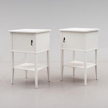 SÄNGBORD, 1 par, 1900-talets första hälft.