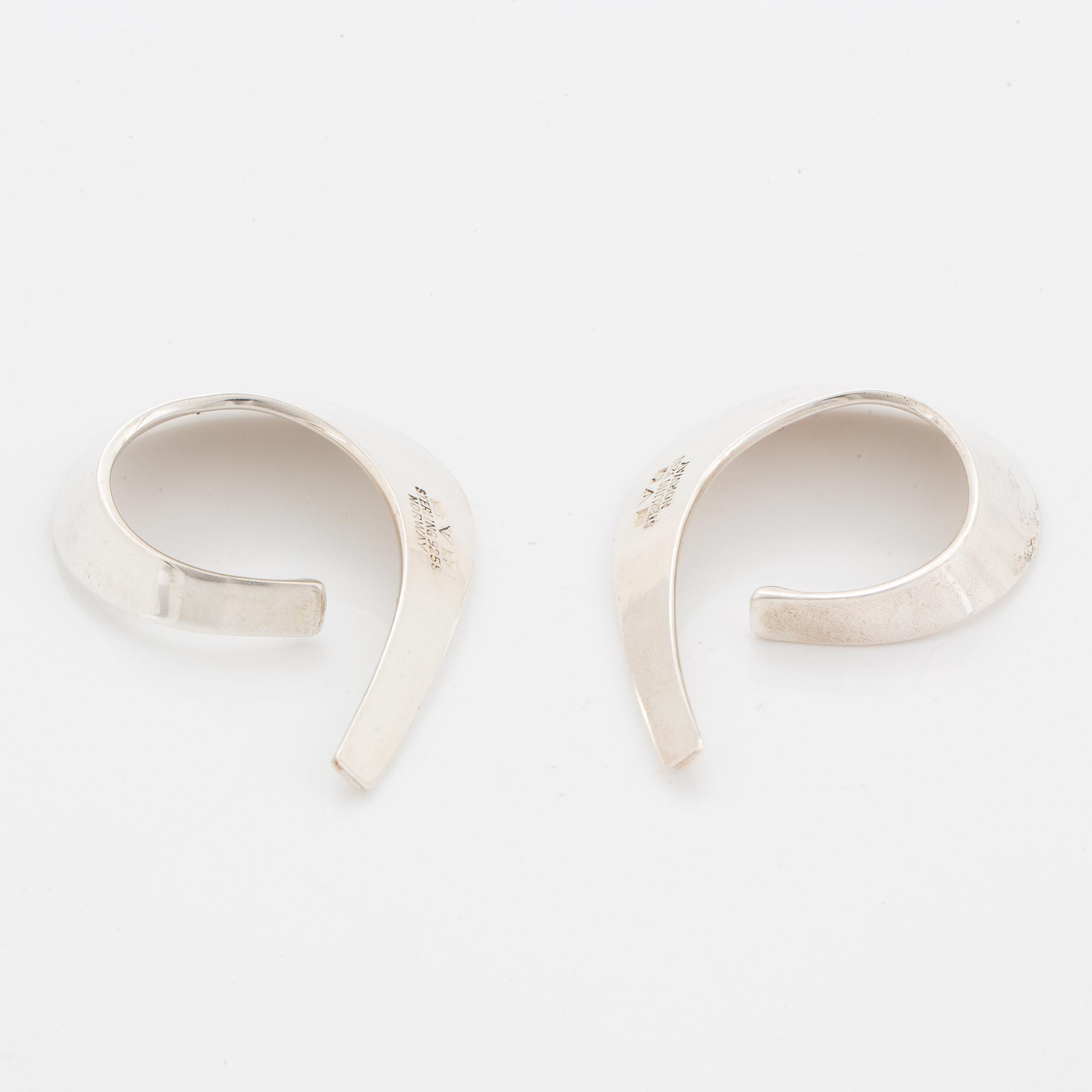 Tone Vigeland, earrings Slynge/Sling, sterling silver, Norway.