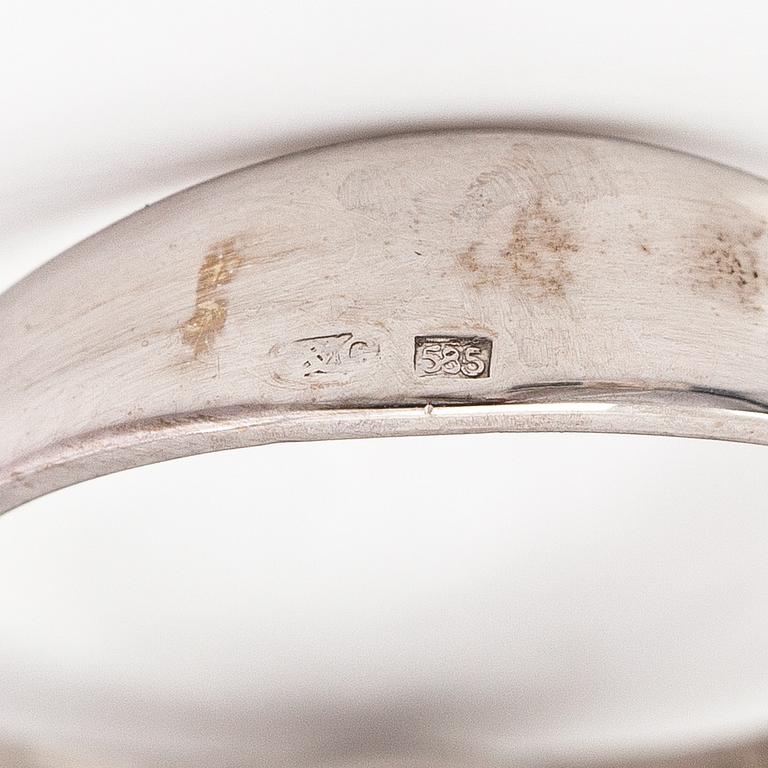 Sormus, 14K valkokultaa, moissaniitti n. 1.50 ct ja timantteja n. 0.12 ct yht. GRA-todistus.