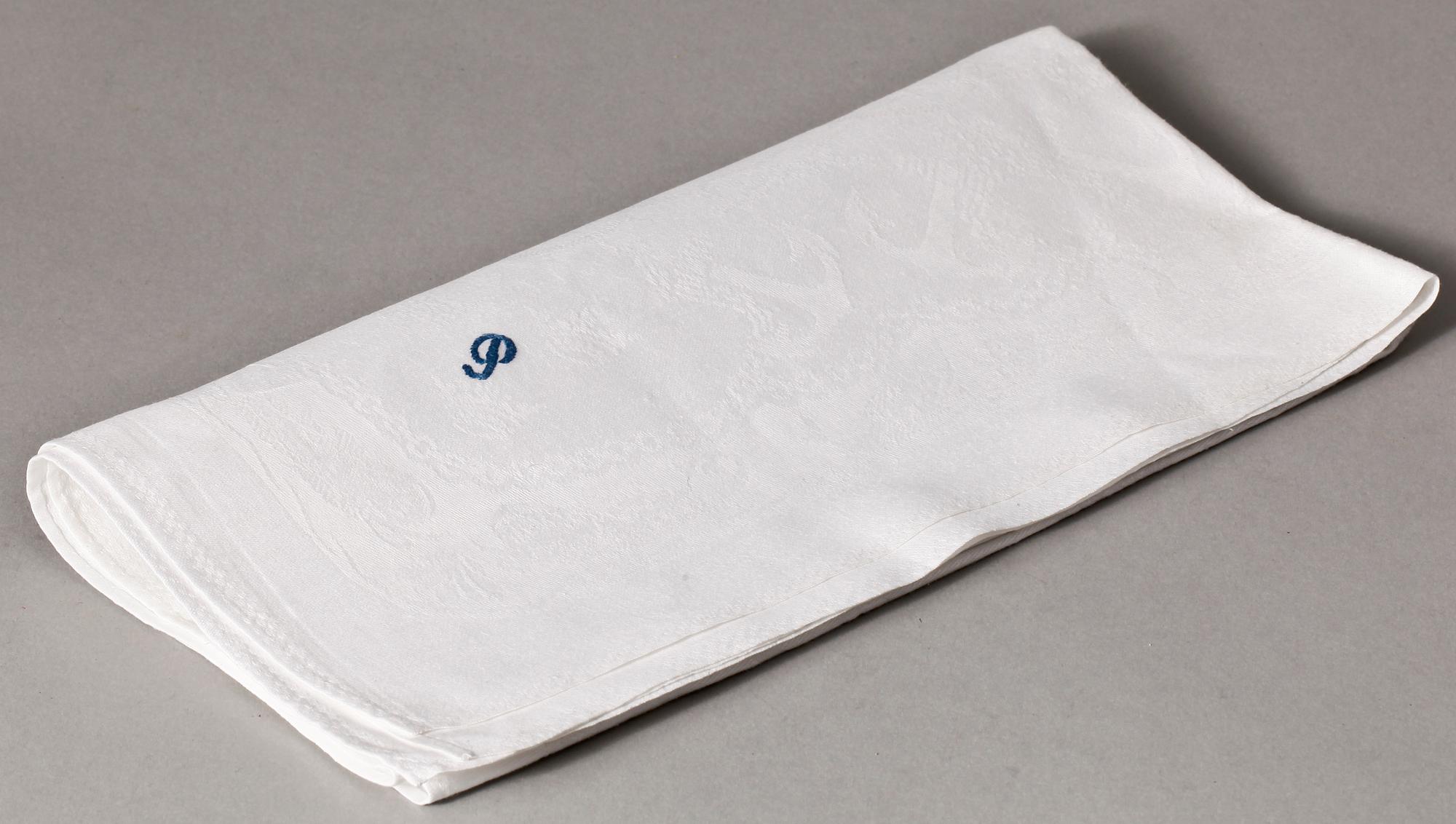 SERVERTTER 6 + 12 st samt DUKAR, 2 st. Damast. 1900-tal.