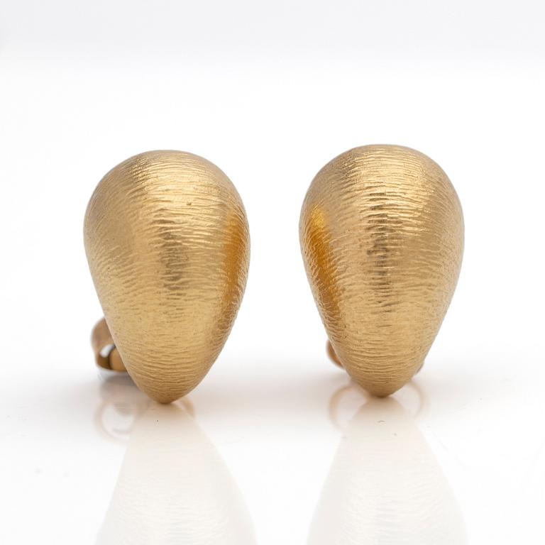 Ole Lynggaard, Earrings, a pair, 18K red gold.
