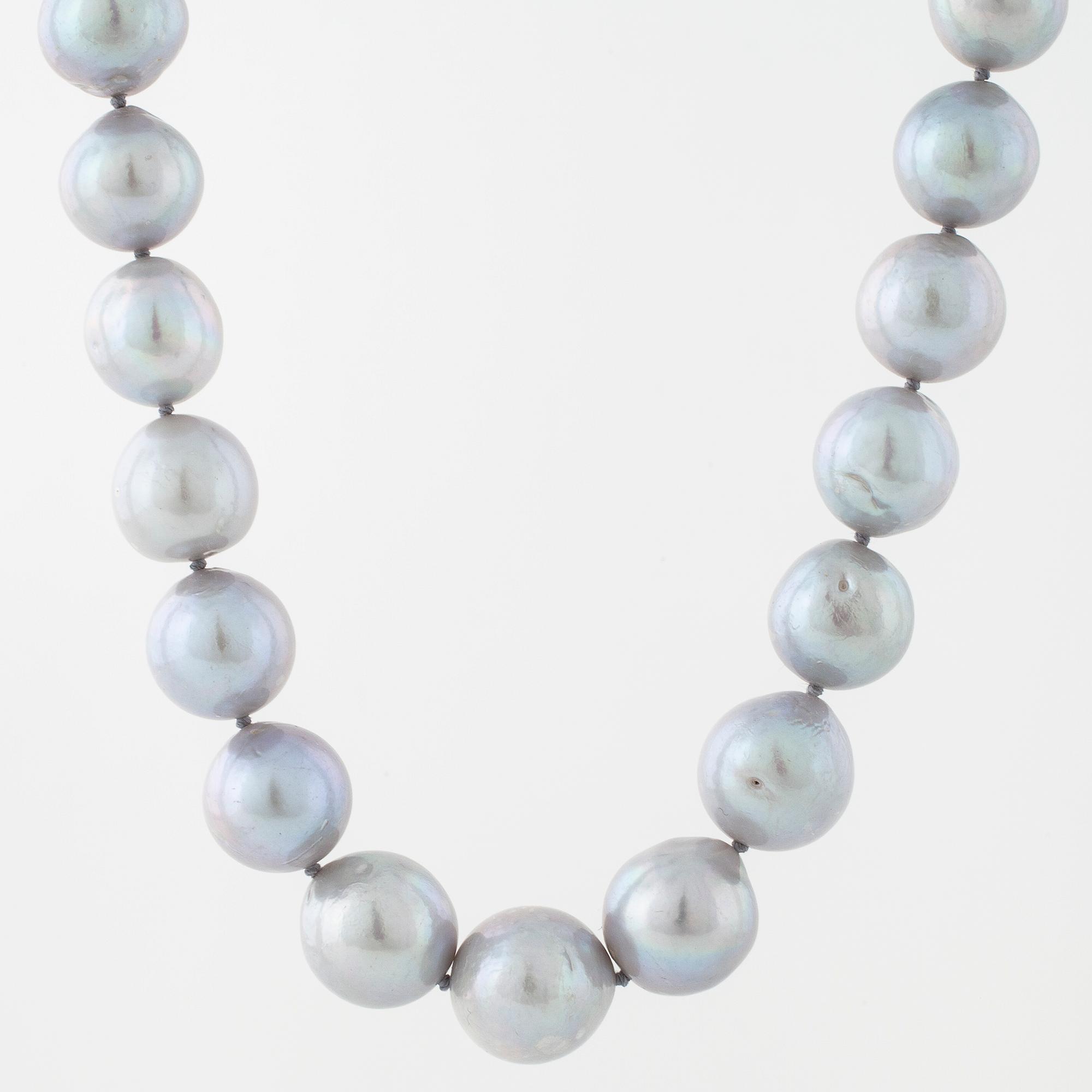 COLLIER, med odlade pärlor.