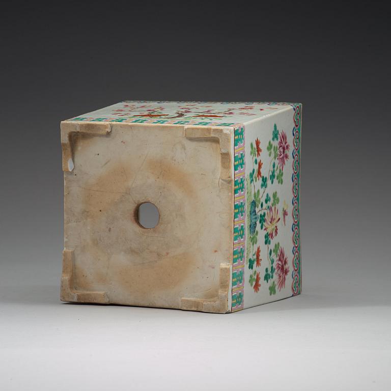 A famille rose flower pot, Qing dynasty, 19th Century.