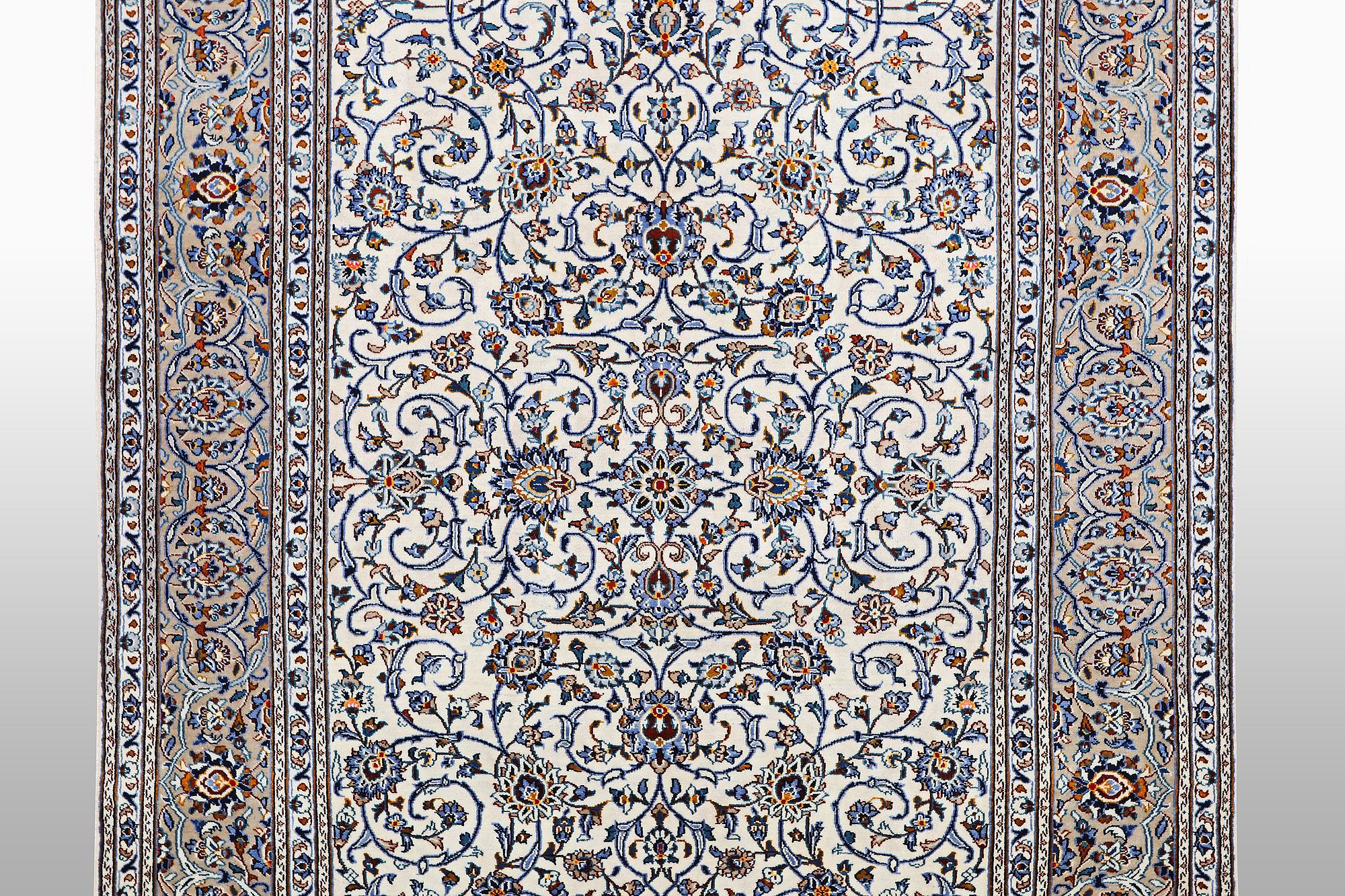 A carpet, Kashan, ca 310 x 206 cm.