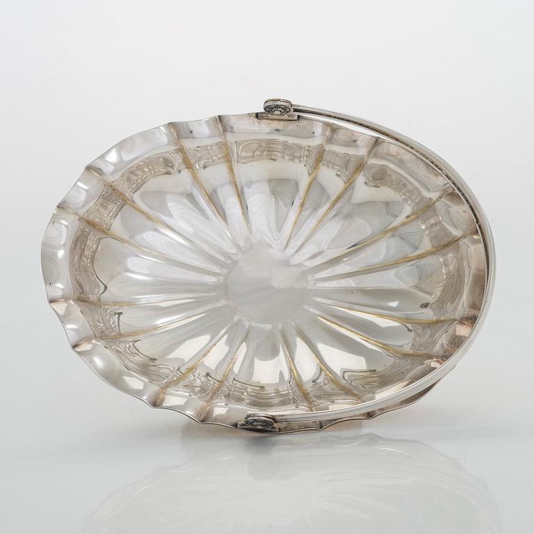 A set of six footed silver bowls, and a 
sweetmeat basket, Kultakeskus, Hämeenlinna 1943 and 1956.