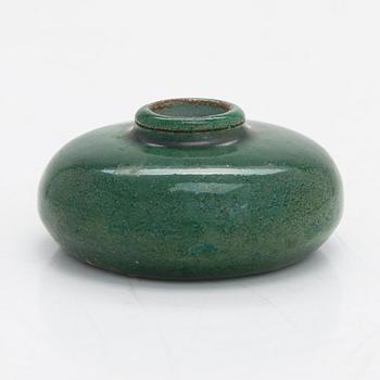 A Chinese green glazed brushpot, Qing dynasty, 18th/19th Century.