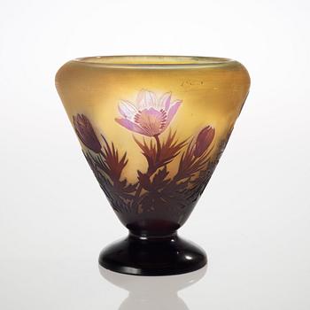 An Emile Gallé Art Nouveau cameo glass vase, Nancy, France.