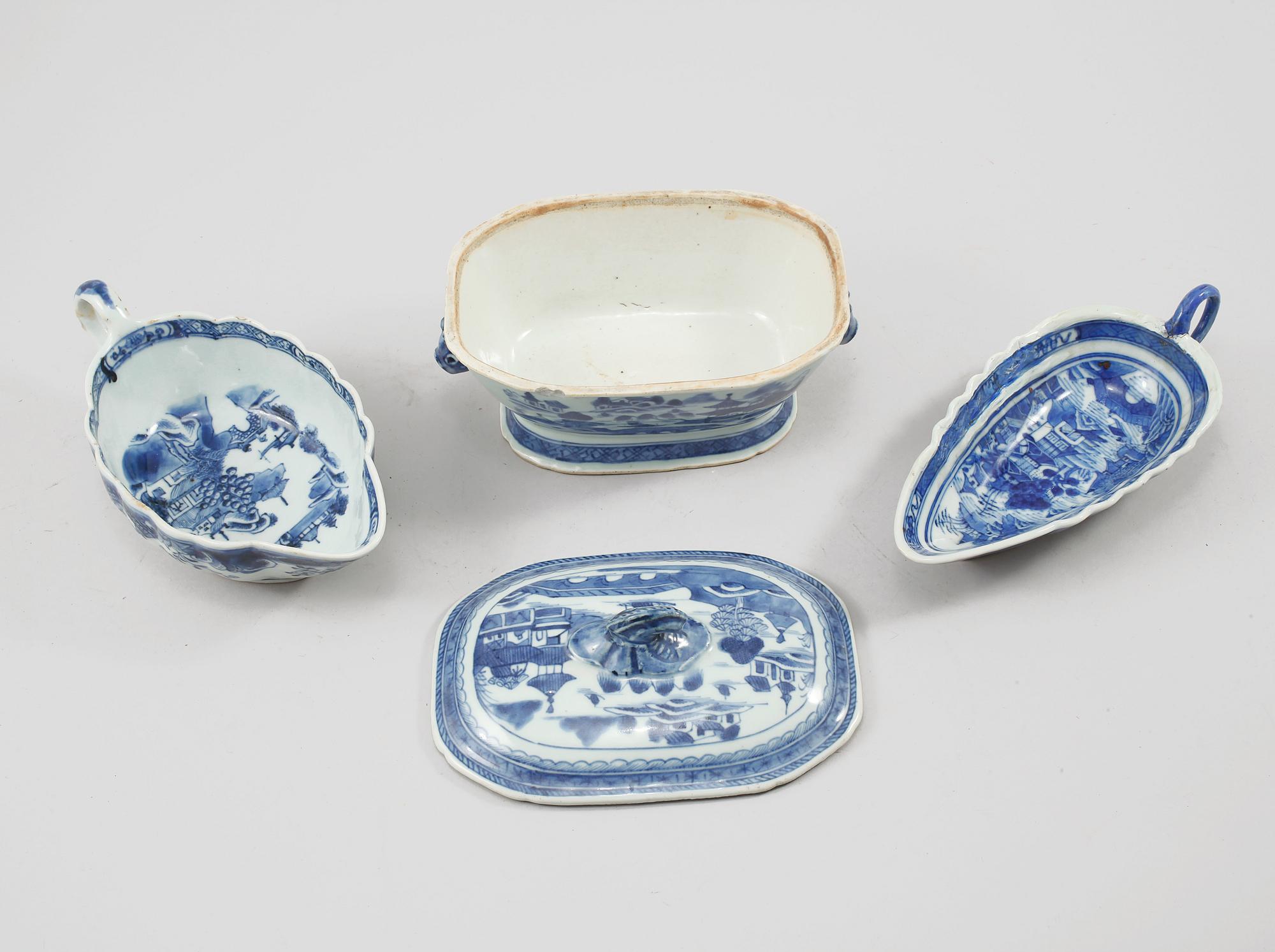 SÅSSNIPOR, 2 st, samt SMÖRTERRIN, porslin, Kina, 1700-tal samt 1800-tal.