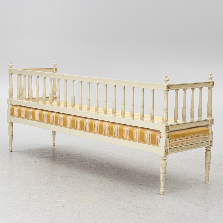 Soffa, gustaviansk stil, 1900-talets andra hälft.
