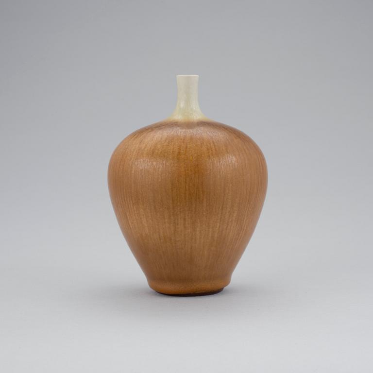 BERNDT FRIBERG, Gustavsberg studio 1971. Vas.