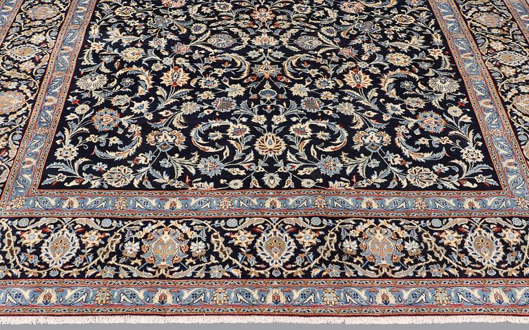 A carpet, Kashan, ca 355 x 238 cm.