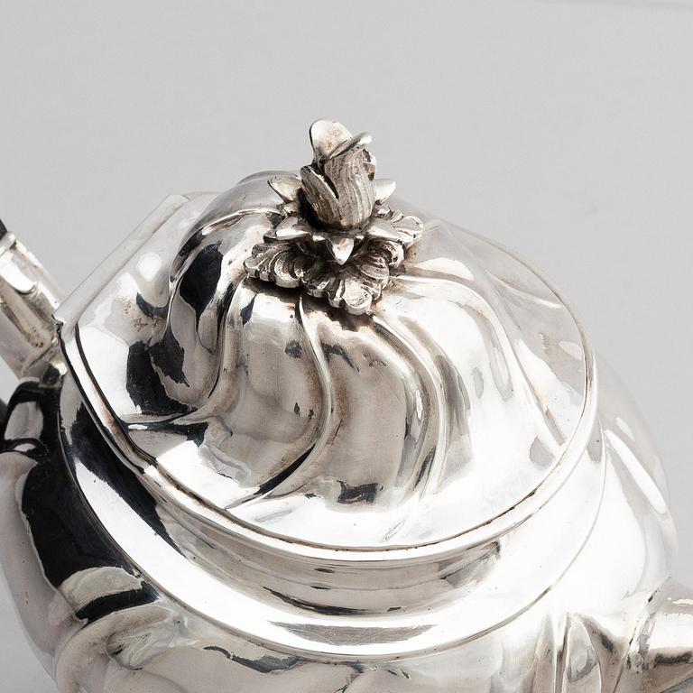 Kilian Kelson, tekanna, silver, Stockholm 1756. Rokoko.
