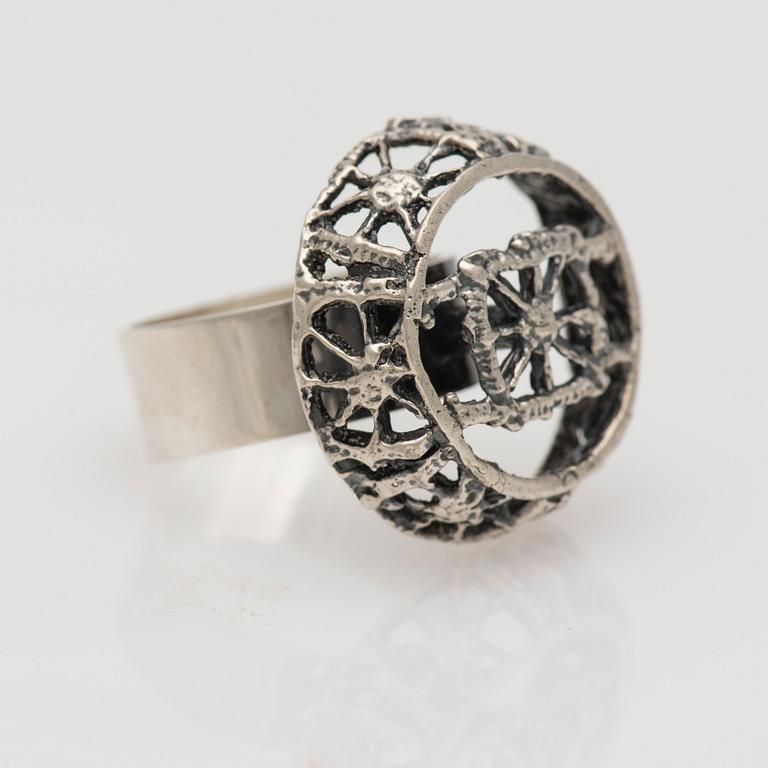 RING, silver. Pentti Sarpaneva, Åbo 1968.