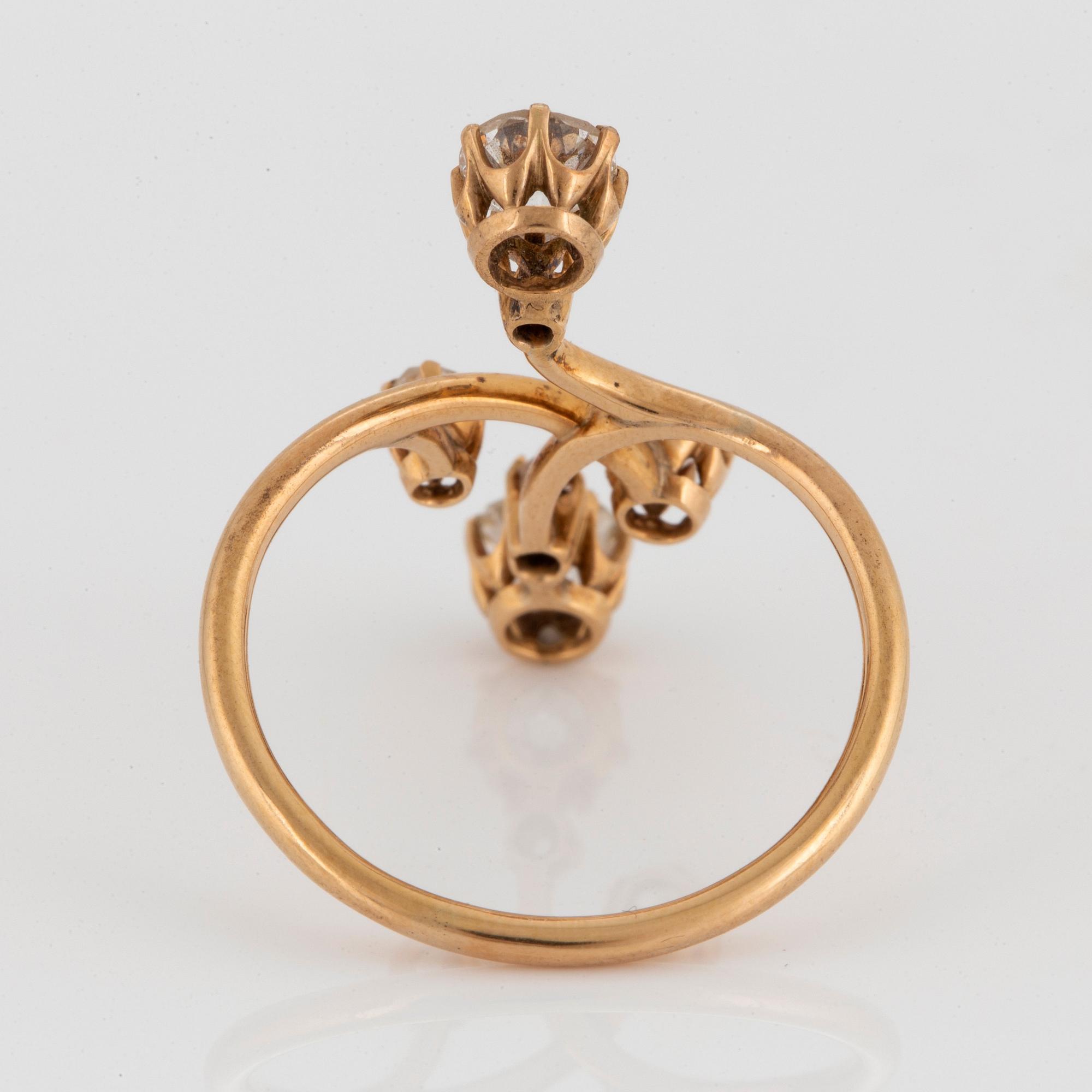 Ring 14K guld med gammal- och rosenslipade diamanter med total vikt ca 1.50 ct.