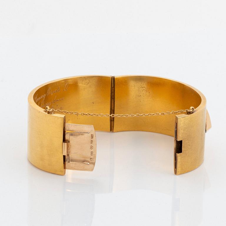 An 18K gold bangle set with old- and rose-cut diamonds.