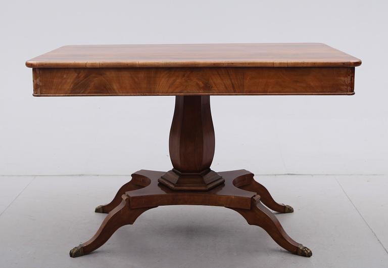 BORD, Karl Johan, 1800-talets mitt.