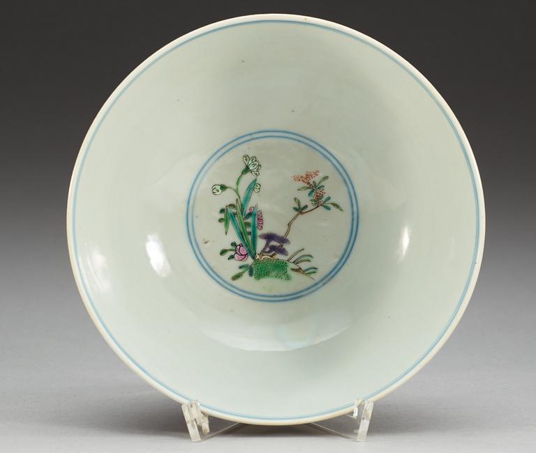 A famille rose bowl, Qing dynasty, 19th Century.
