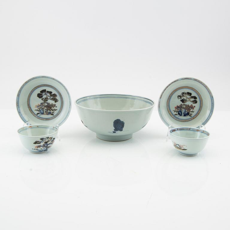 Skål samt koppar med fat 2 st Kina  Qianlong /1736-95) porslin.