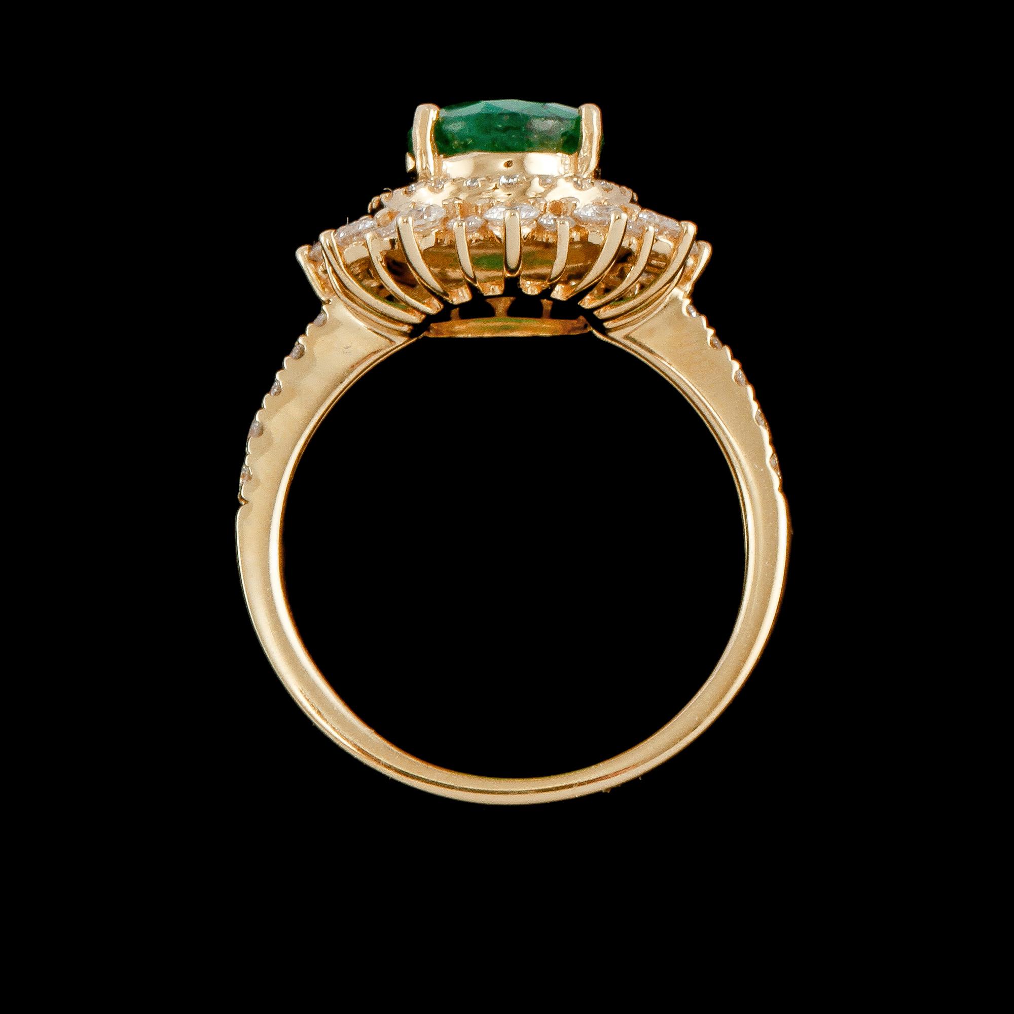 RING, 18k guld med ovalslipad smaragd 1.74 ct samt briljantslipade diamanter 0.73 ct. Vikt 3,7 g.