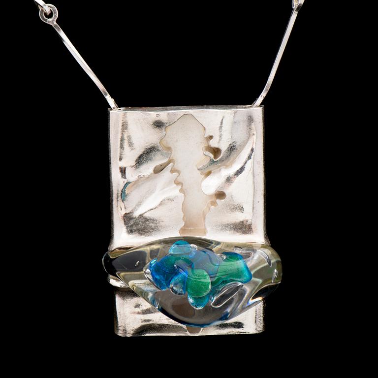 A BJÖRN WECKSTRÖM NECKLACE, "Jääkieli", silver, acrylic. Lapponia 1970.