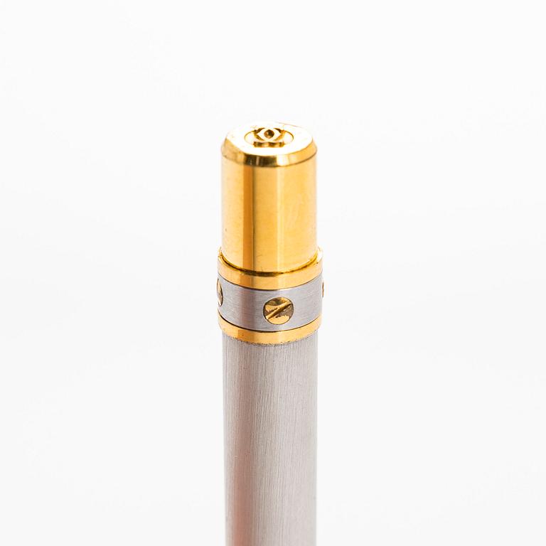 Cartier, a 'Stylo Bille Santos Avec Agrafe' 
ballpoint pen.