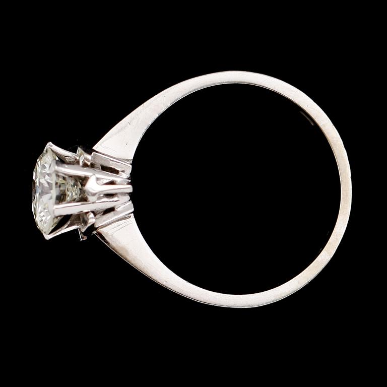 RING, 18 k vitguld, solitär briljantslipad diamant  ca 1.37 ct.