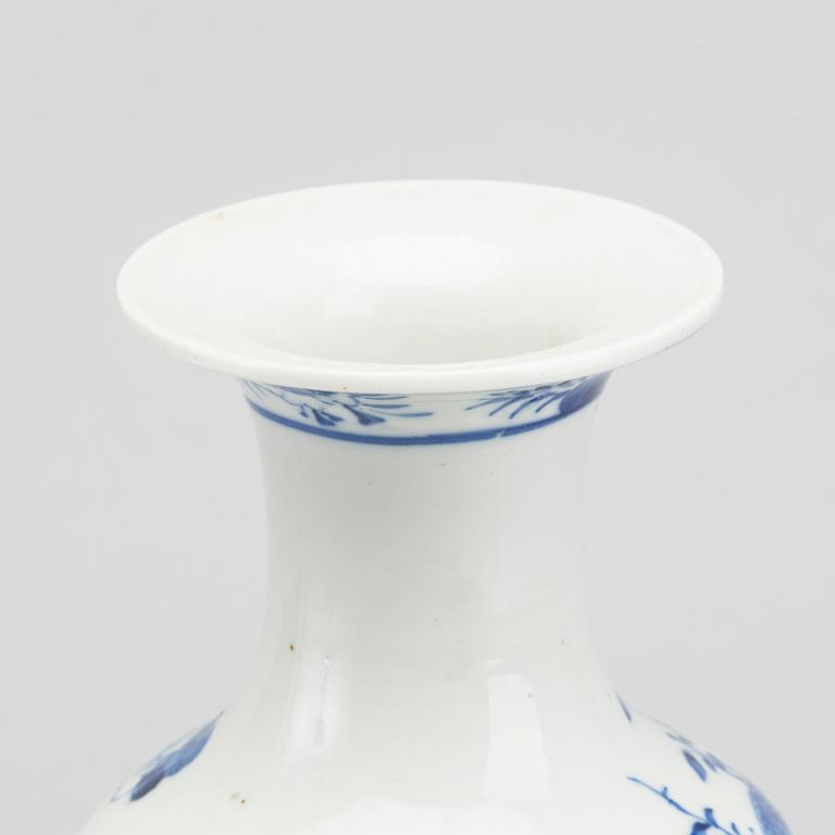 A PORCELAIN VASE, China, around year 1900.