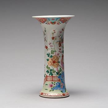 A large famille rose vase, Qing dynasty, Qianlong (1736-95).