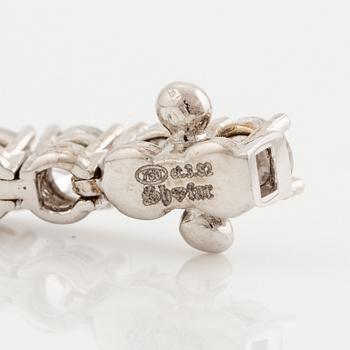 Tennisarmband 18K vitguld med briljantslipade diamanter totalt 3.82 ct.