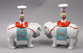 FIGURINER, ett par, porslin, Kina, 1900-tal.