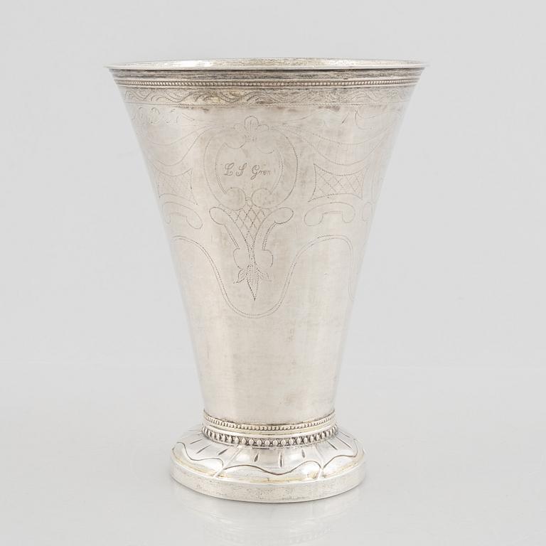 A silver beaker by Erik Ernander, Uppsala, 1809.