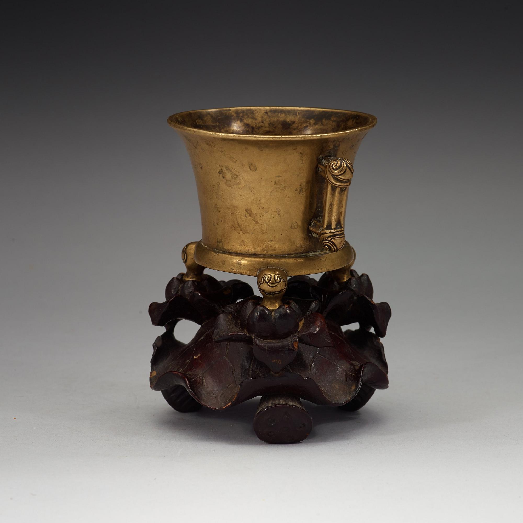 RÖKELSEKAR, kopparlegering. Qingdynastin, troligen 1700-tal med Xuandes sex karaktärers märke.