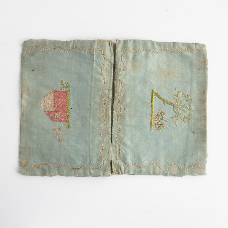 plånböcker, 2 st, siden, Sverige, ca 20,5 x 11,5 och 17,5 x 12,5 cm,  1700-tal.
