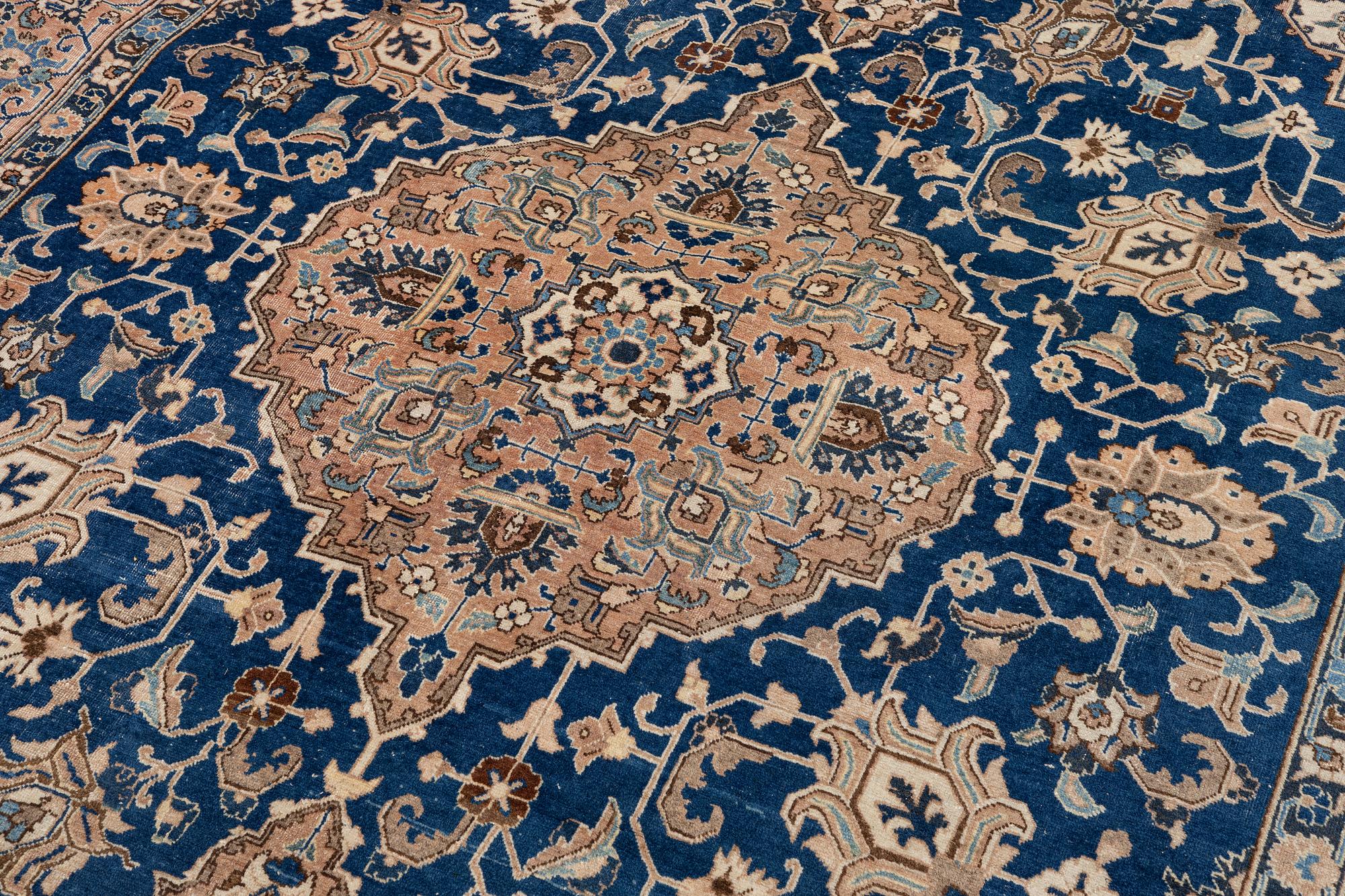 Carpet, approx. 355 x 240 cm.