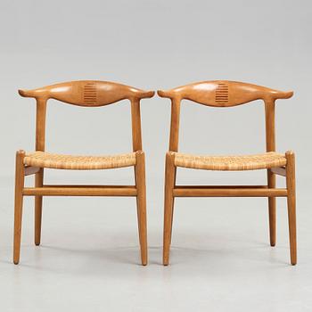 Hans J. Wegner, "Kohornsstolen/ Cowhorn chair", två stycken, "JH-505", Johannes Hansen, Danmark 1950-60.