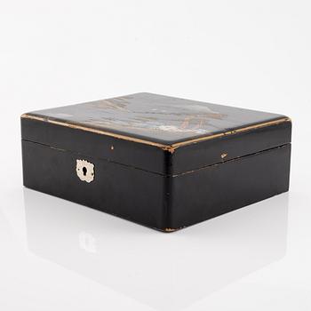 Six Swedish 18 carat gold small beakers, marks of Kurt Ribbhagen AB, Stockholm 1974.