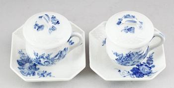 CREMEKOPPAR MED FAT, 12 st, porslin, Blå Blomst, Royal Copenhagen.
