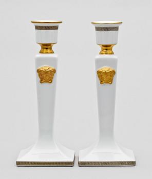 LJUSSTAKAR, ett par, porslin, "Gorgona", Rosenthal för Versace.
