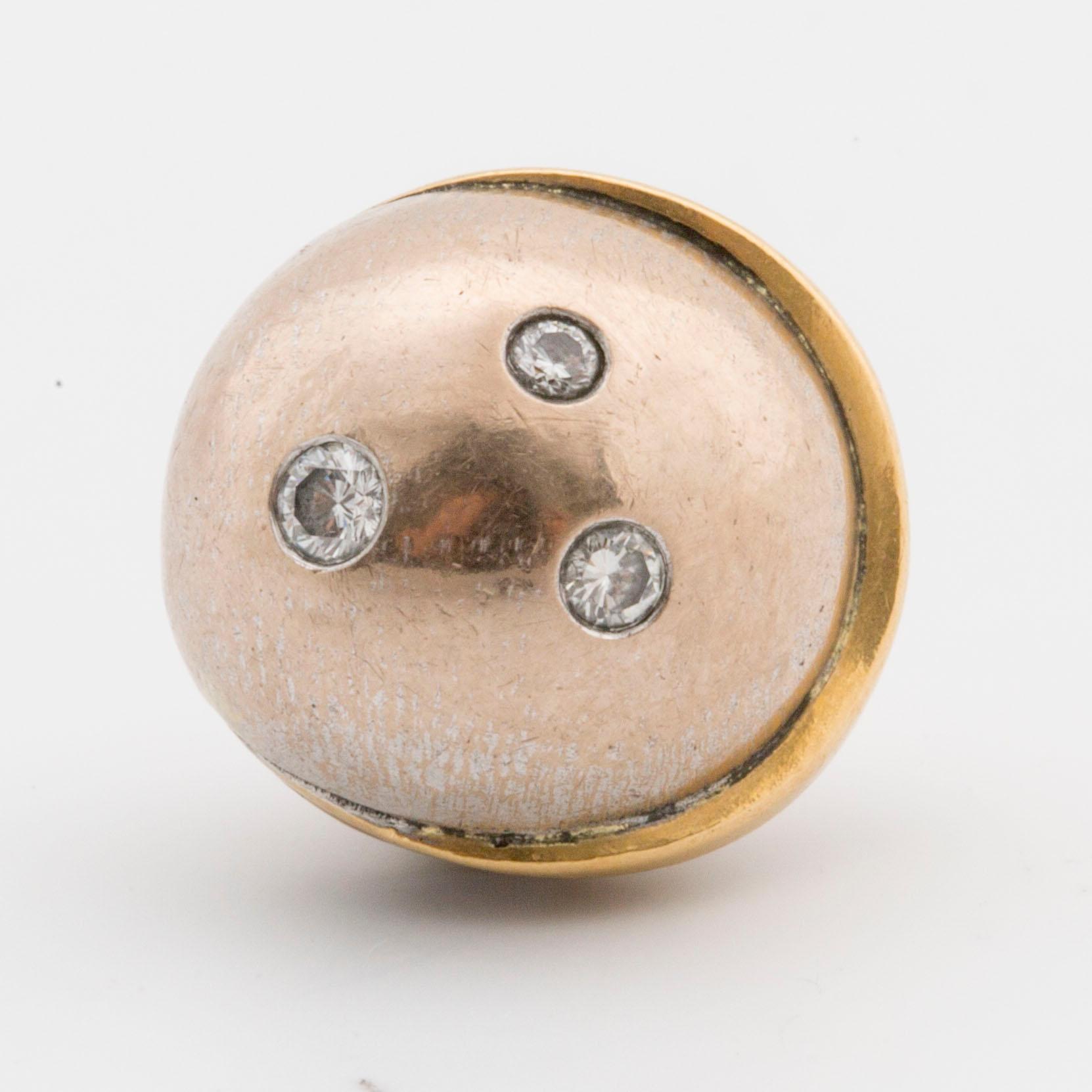 OLE LYNGGAARD, bead clasp with brilliant-cut diamonds ca 0.10 cts.