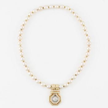 Necklace, cultured pearls, with pendant in 14K gold and brilliant-cut diamonds.