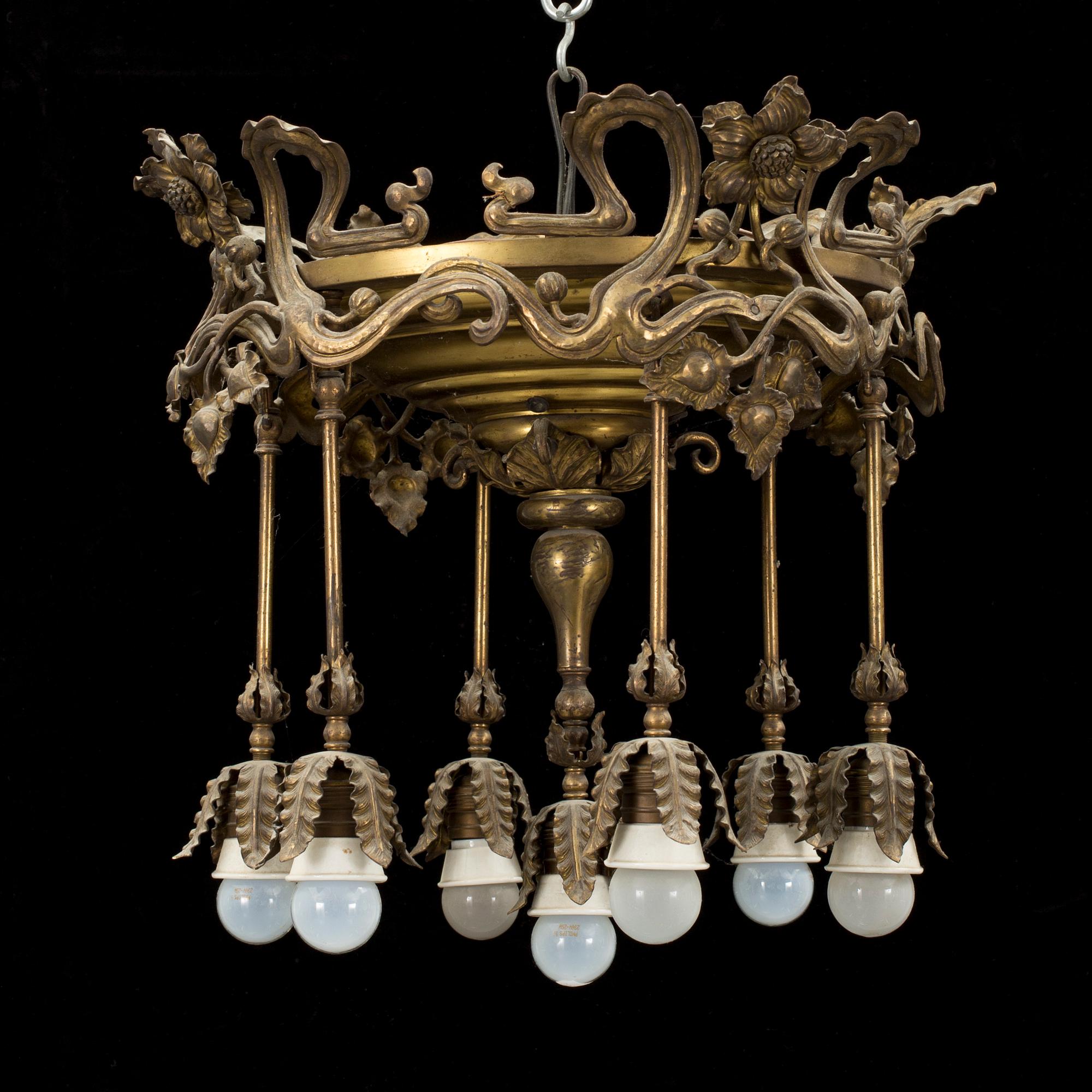 An early 20th century ceiling lamp.