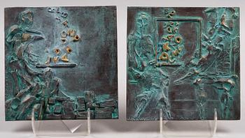 JOANNA TROIKOWICZ, reliefer, ett par, gips, sign o dat 83.