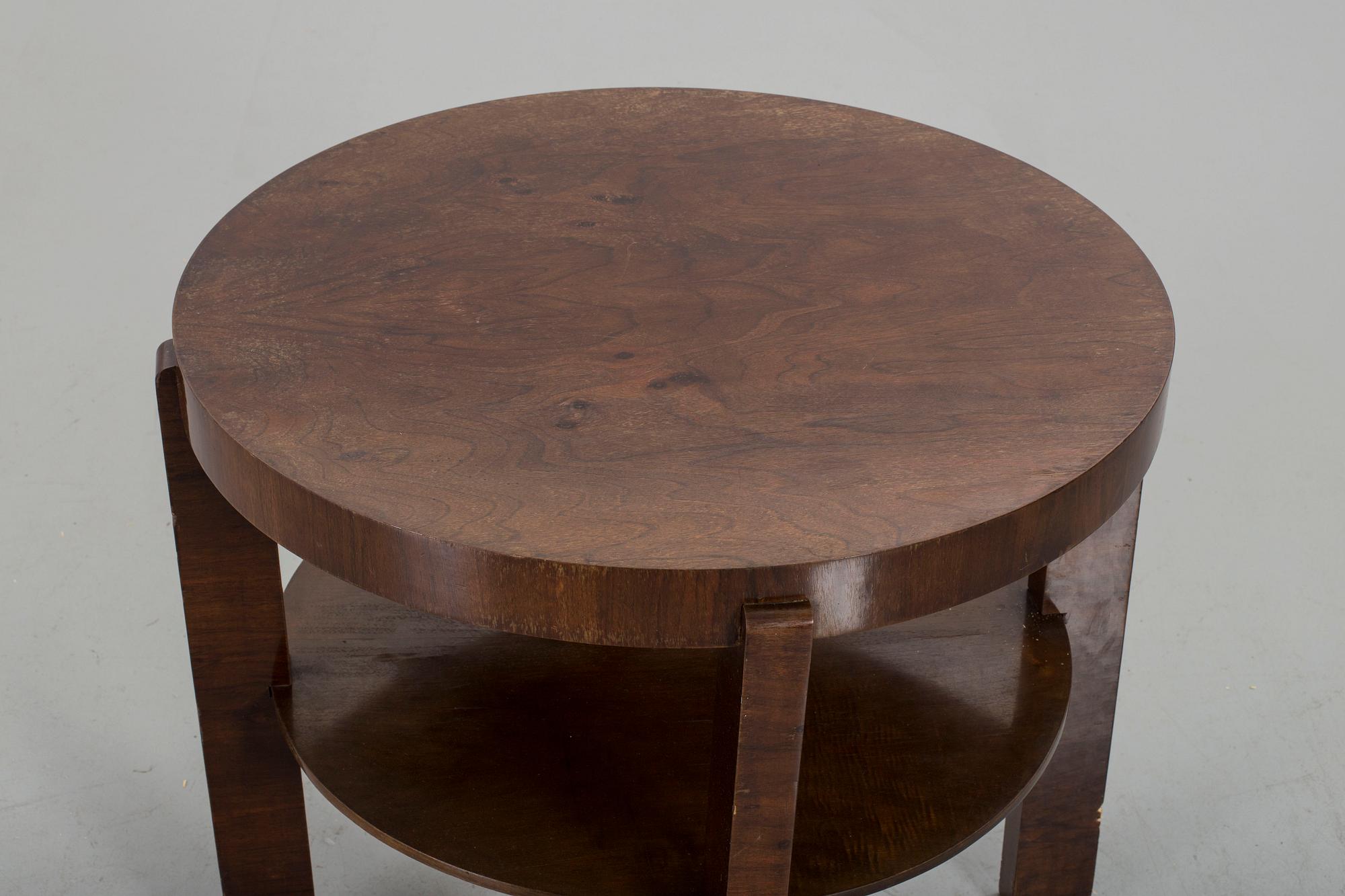 A MID 20TH CENTURY TABLE.