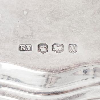 Visitkortsbrickor, 2 st, sterling silver, Viner's Ltd, Sheffield 1932 och 1940.