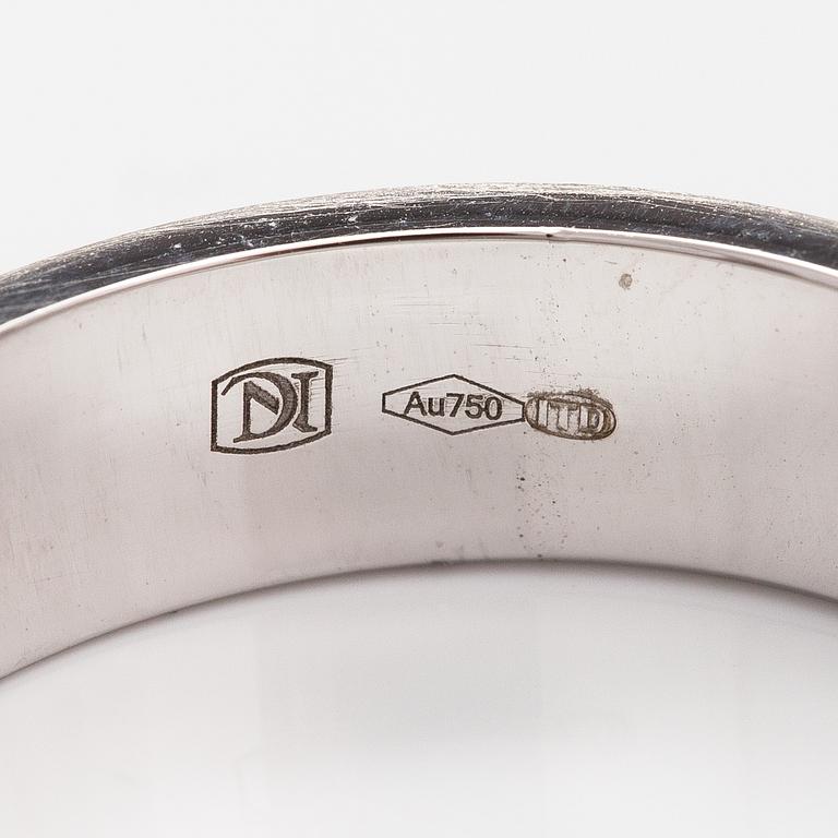 An 18K white gold ring. ITD Oy.