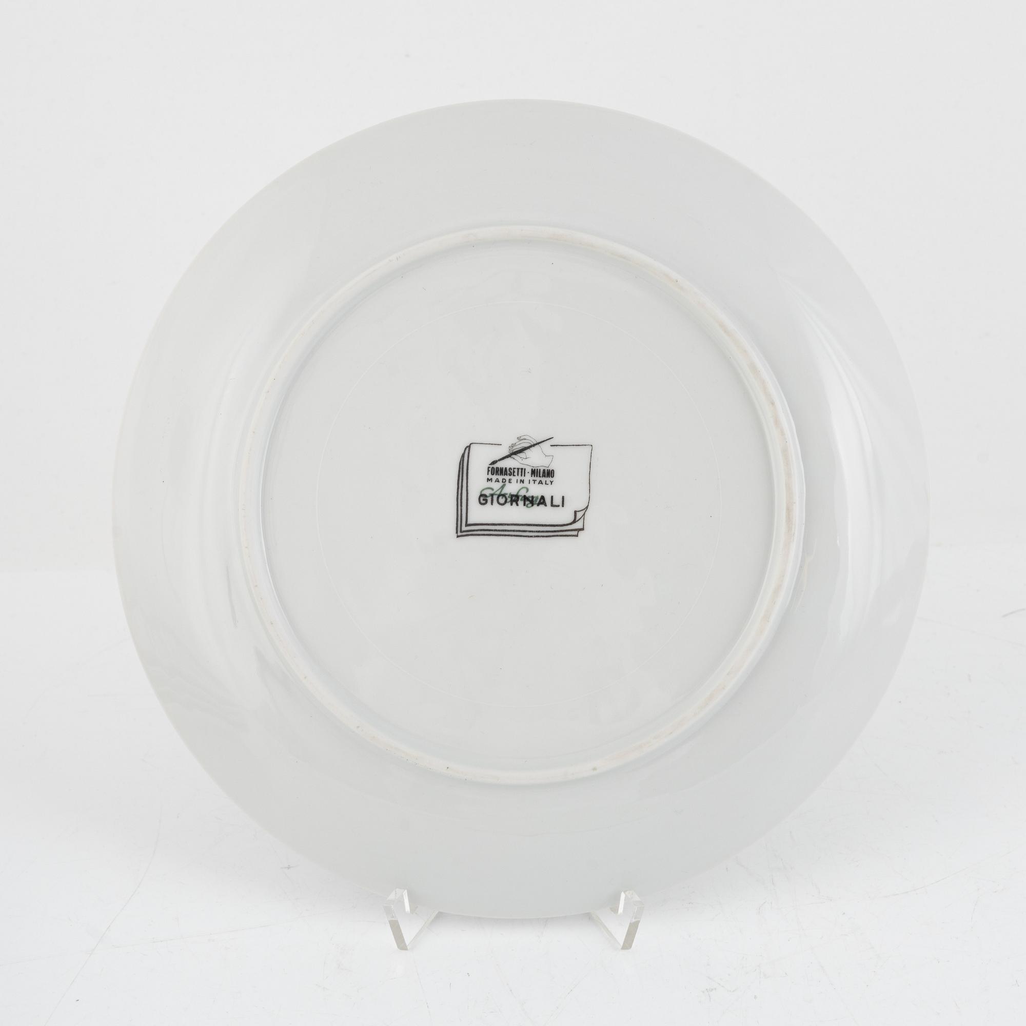 Piero Fornasetti, tallrikar, 6 st, porslin, "Giornale", Milano, Italien.