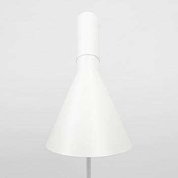 Arne Jacobsen, golvlampa, "AJ", Louis Poulsen, Danmark.
